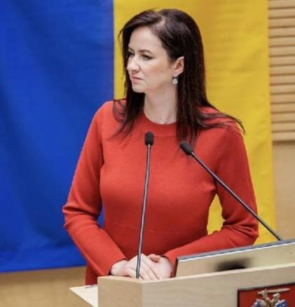 立陶宛美女总理向中国认错
据俄罗斯媒体报道，立陶宛新任美女总理鲁吉涅涅接受采访时