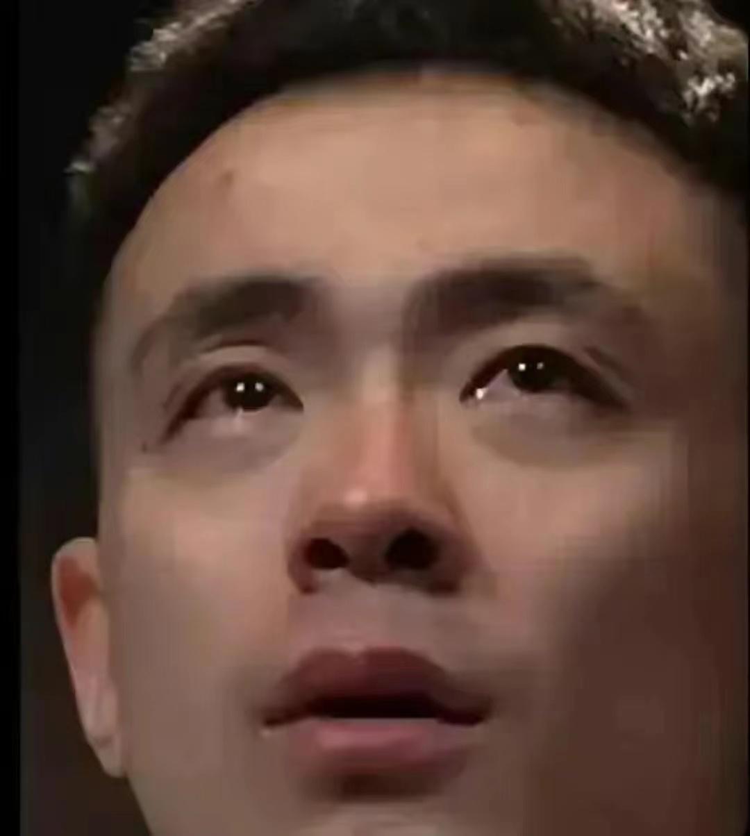 男儿泪！为中国男篮哭泣的3位现役国手：
1、国家男篮主力后卫、队长赵继伟哭了：“