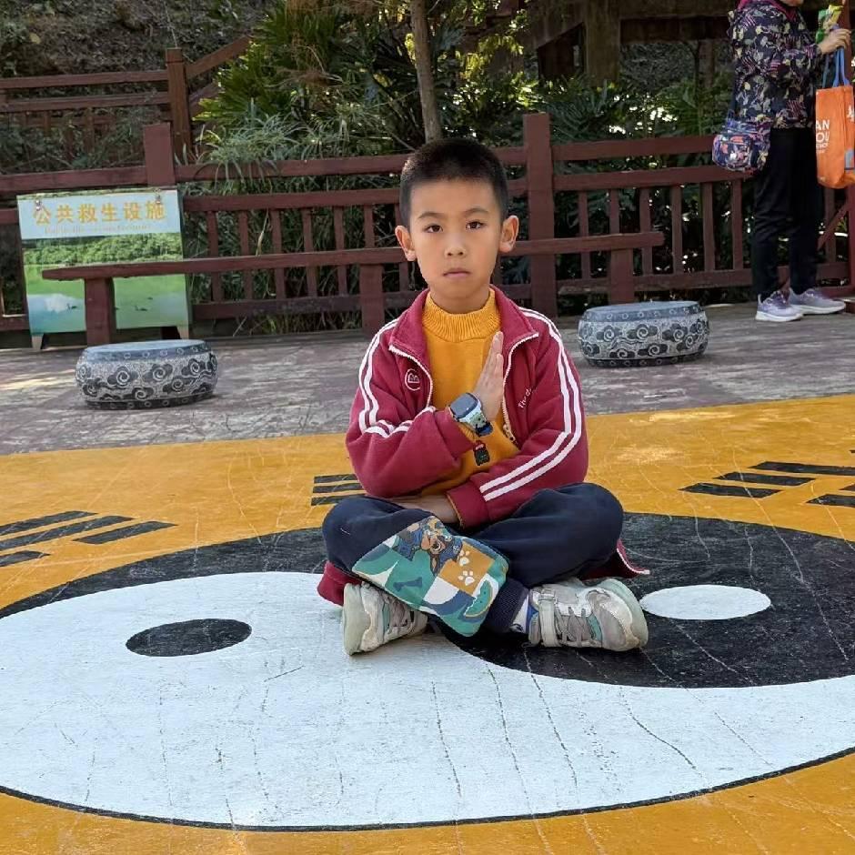 绝大多数人，对父母是索取，对儿女是付出。
一个人如果能拿出对儿女付出的三分之一、