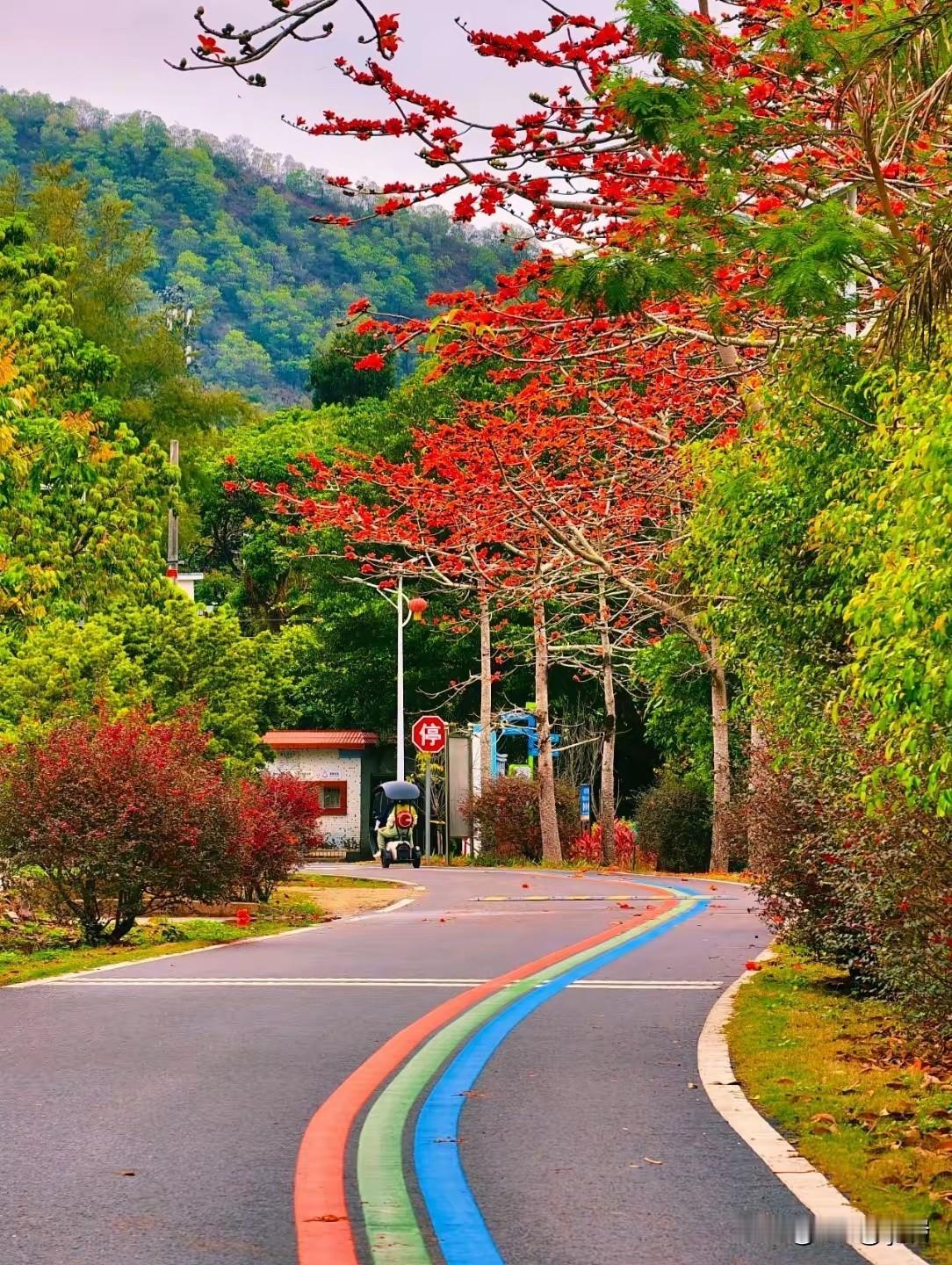 单位生存干货：和领导搞好关系的核心逻辑
 
1. 先做到“靠谱闭环”，再谈感情