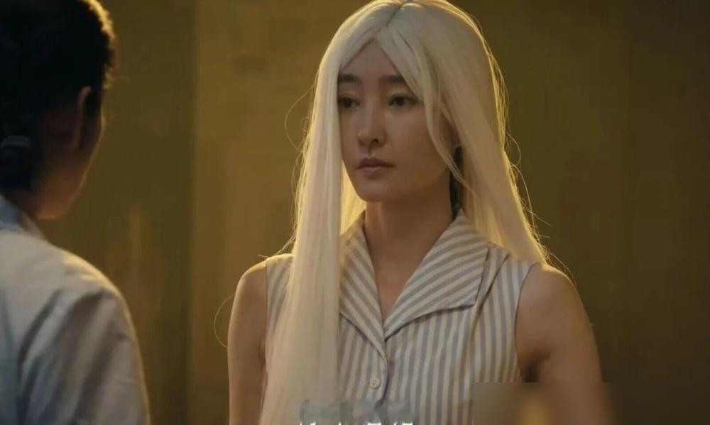 省芭蕾舞团的台柱子，丈夫是知名编剧。
《主角》里王丽坤演的小白鞋，人设是天之骄女
