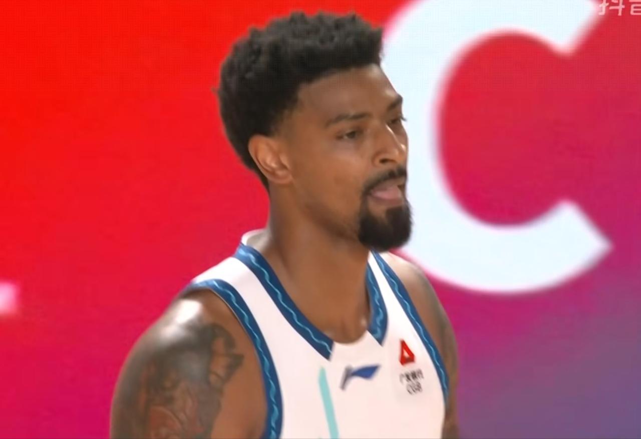 昨晚青岛主场惨败于上海，实力使然，确实打不过。
青岛队回到了本该属于他的位置，就