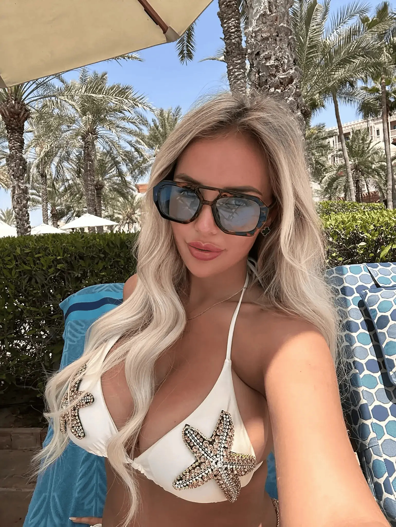 据《太阳报》报道，日前，切尔西球员帕尔默的女友Olivia Holder更新In