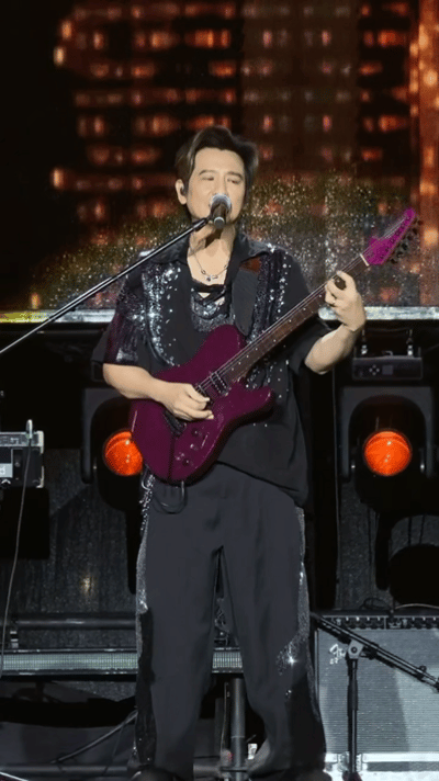 叶世荣德州禹城好完美的大合唱禹城现场氛围感拉满，叶世荣开唱，台下观众齐声跟唱，这