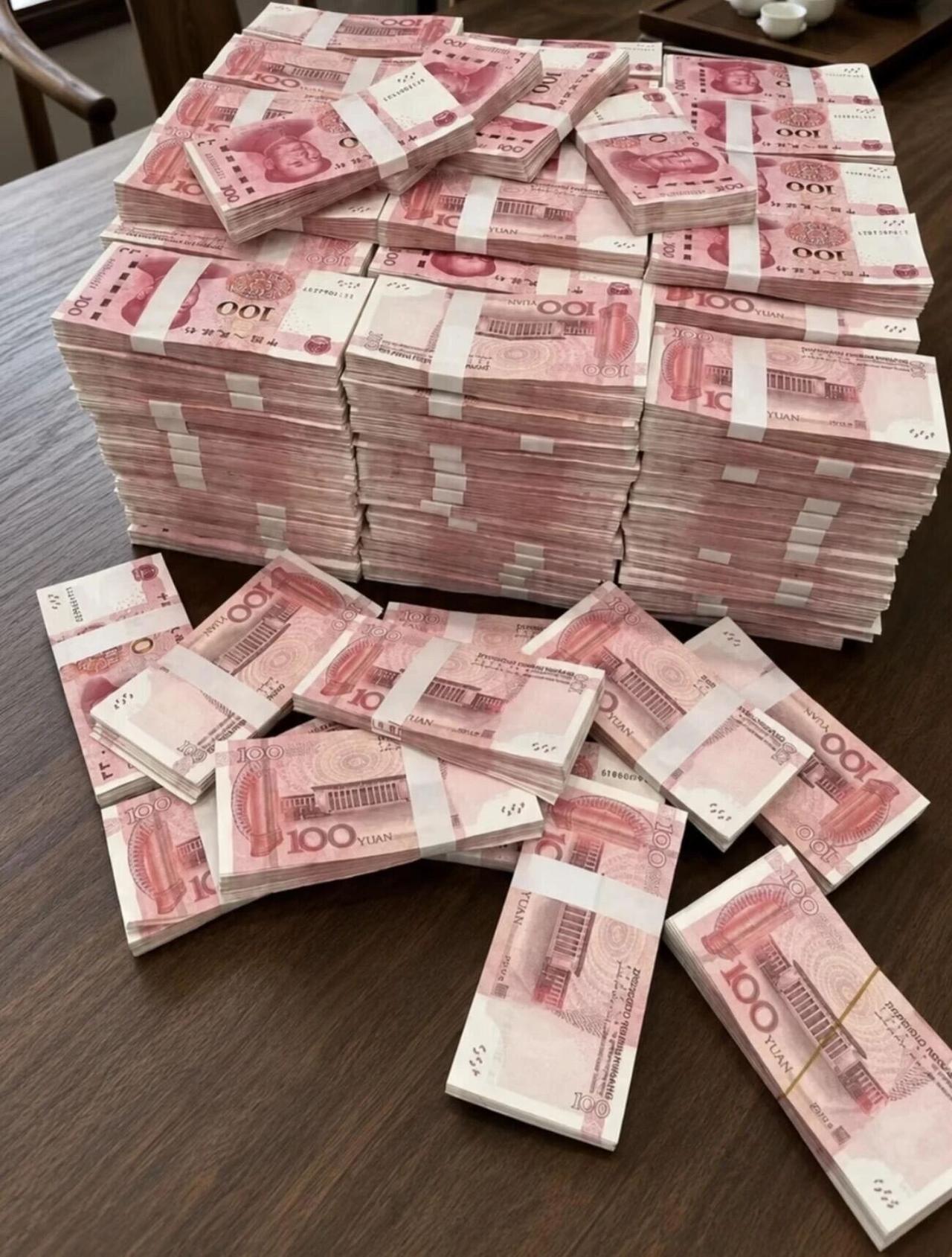 你有一个亿的话，可以实现很多。
1：那怕你70岁了，也可以娶一个貌美如花的18岁