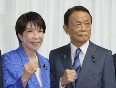一场自民党高层人事改组，彻底暴露了谁才是真正的幕后话事人。麻生太郎这个 “太上皇