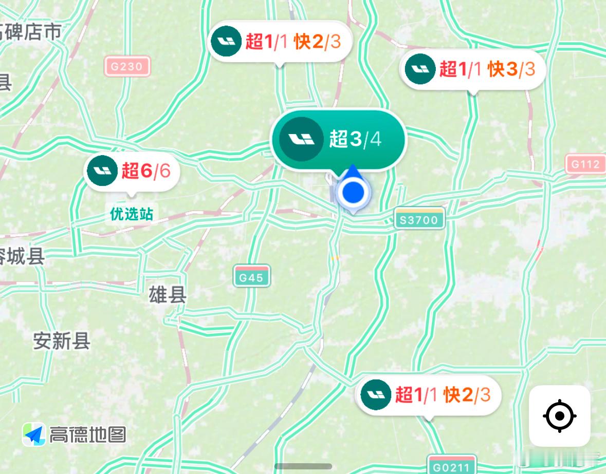 李想称完成2500座超充站承诺搜了一下我家附近居然就有一个理想超充站。如果出个门