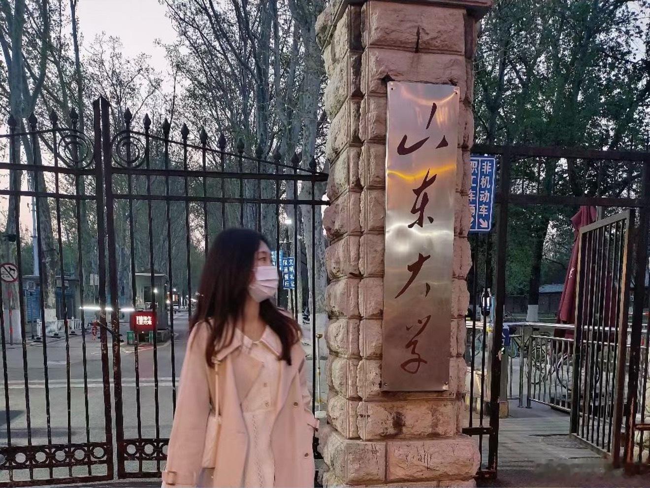 在大城市上班能激起人的打扮欲，我觉得更多的还是看工作环境吧，反正我的穿搭大部分时