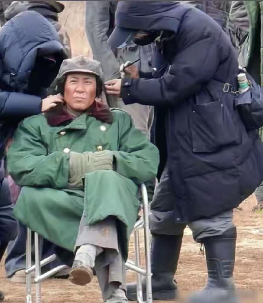 于和伟的新剧预告刚一发布，就引来不少争议，有人说他面相愁苦，撑不起伟人角色。
 