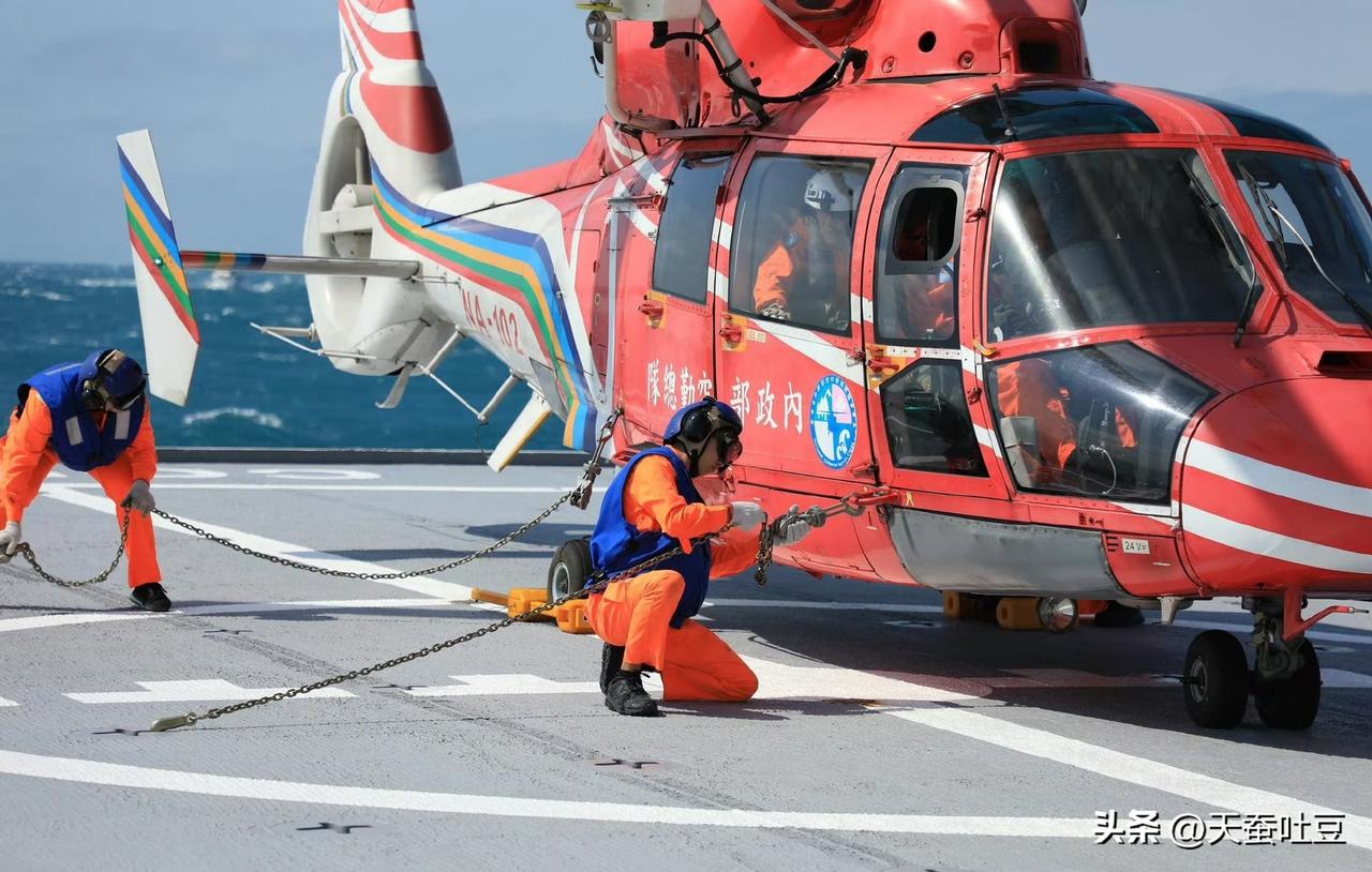 近日，台湾省“伪海巡署”舰队分署5000吨级巡逻救难舰“台北”舰与台省“伪内政部
