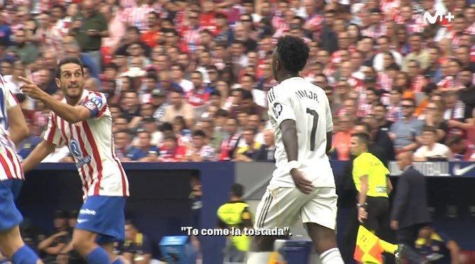 维尼修斯对科克说：“你个爱哭鬼！”科克回复说：“姆巴佩正在抢走你的风头，他才比你