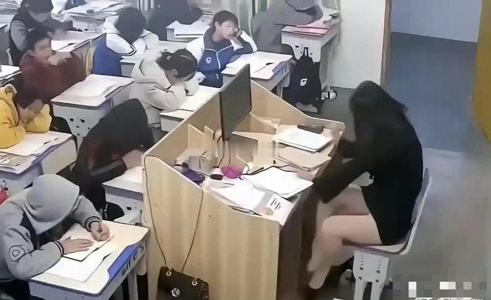 学校的监控到底是看学生还是看老师？ ​​​