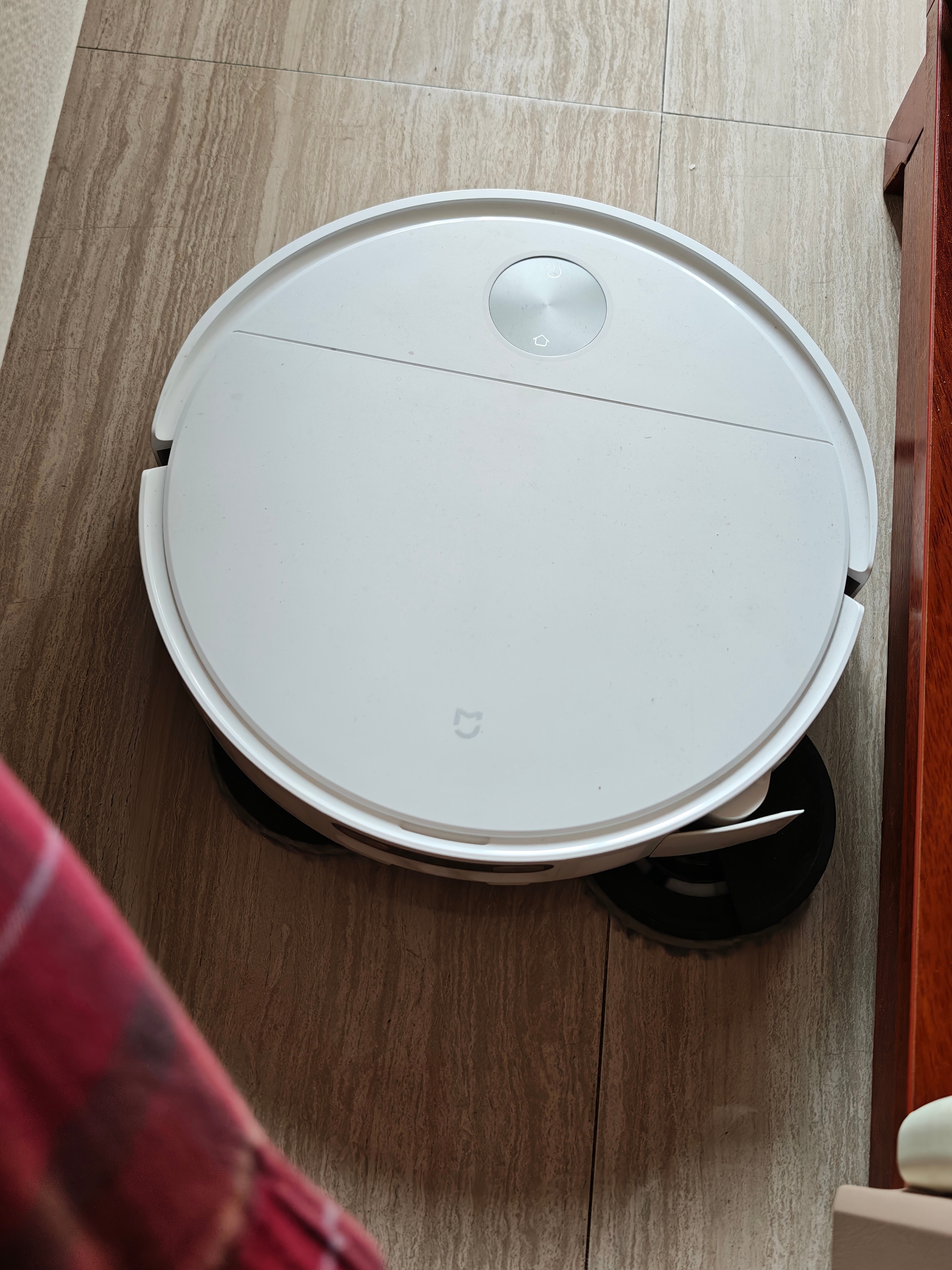 科技的力量真好也真强大，看着小米扫地机人的辛勤劳动，我都可以想象小米机器人在家里