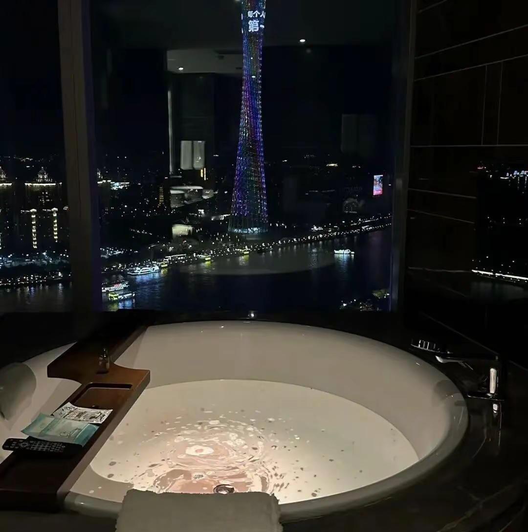 广州小蛮腰夜景酒店，我的眼里都是你…
