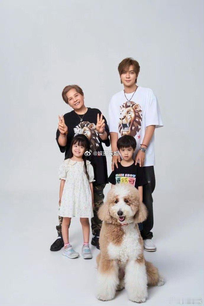 感觉在明星身边工作也是要有个大心脏才行，真的是要面对各种流言蜚语罗志祥经纪人晒亲