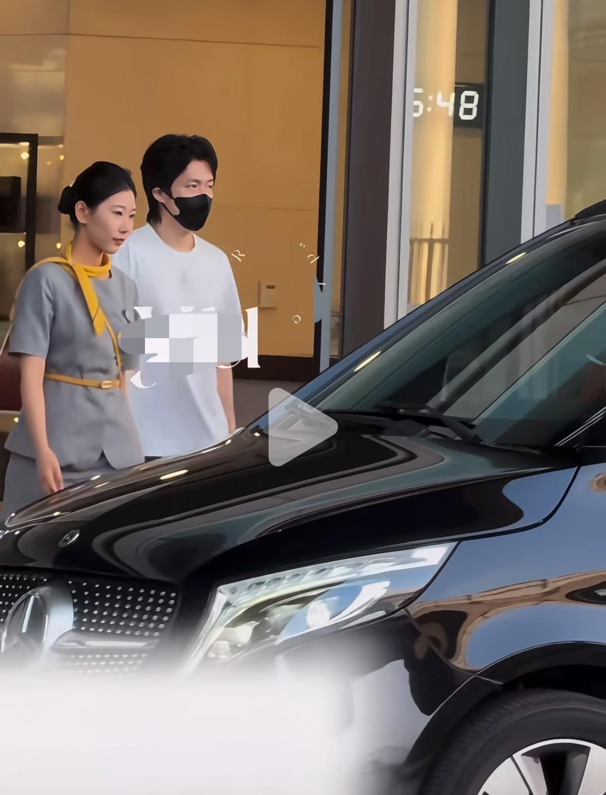 国乒队员载誉归来，平安到达北京——球迷鲜花掌声迎接凯旋而归的国乒将士！
7月8日