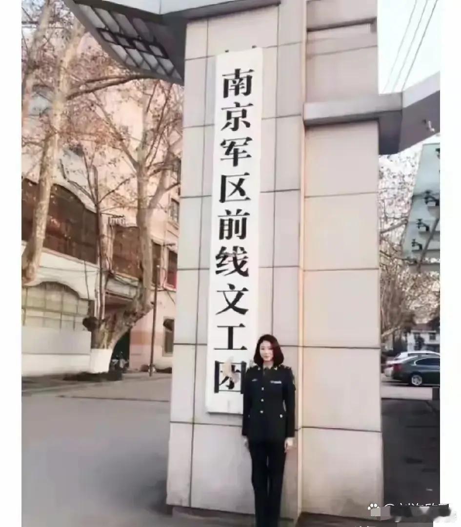 某网友：这样的女兵，为什么我当兵那么多年，一个没有见过？所以，她是真实存在的吗？