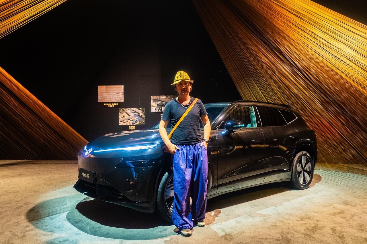 与众08上市发布会在深圳国际会展中心举办，来到会场先在序厅转一转，这里来了很多时