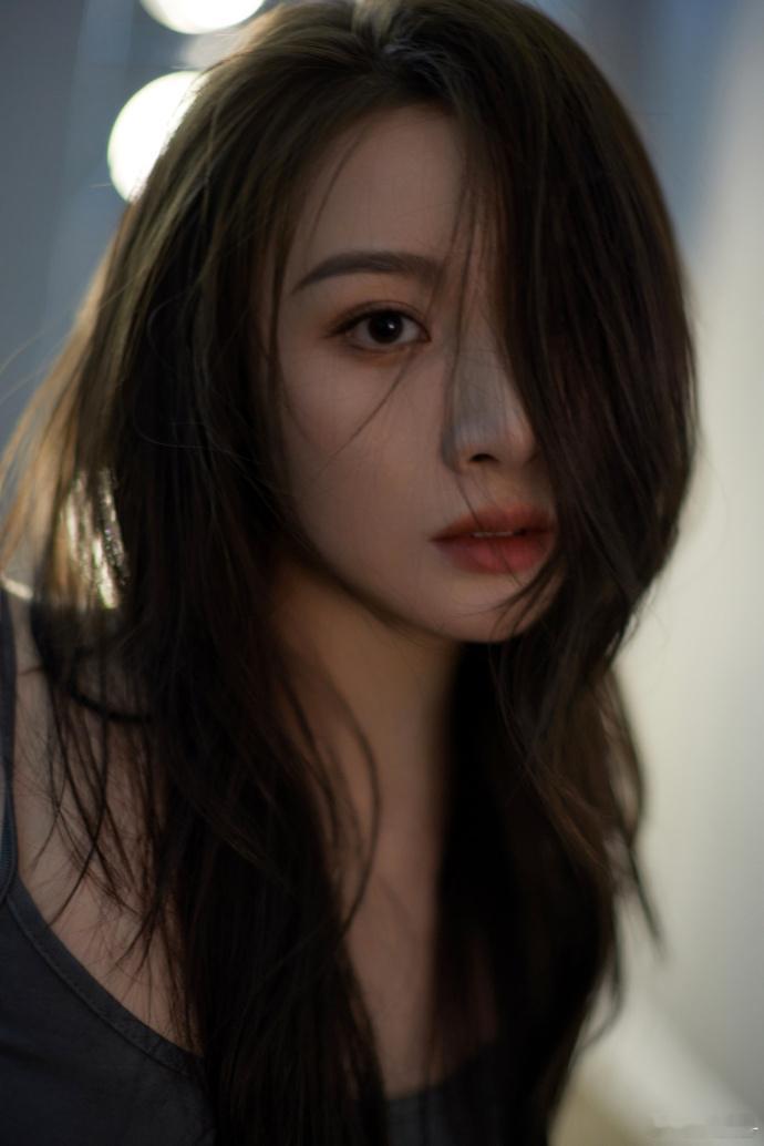 隆妮  