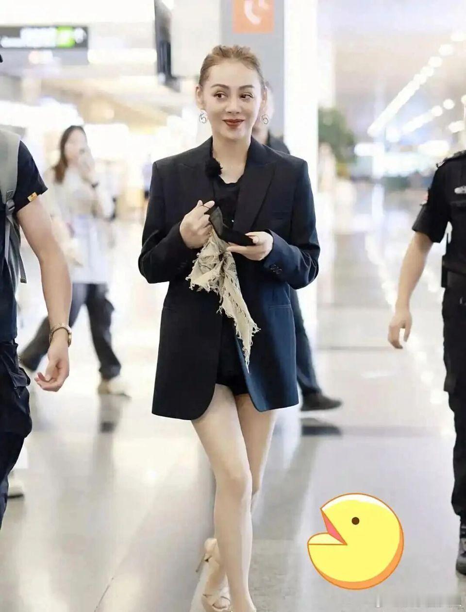 宁静儿子因掉水里先救妈妈被分手宁静儿子雷纳遇“落水救妈”考验，选择先救母亲后竟遭
