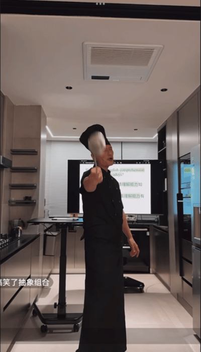 开口的嗓音真的好像把动物园都搬过来了呀，咱就是说尹子维徐冬冬喜剧英语，简直就是太