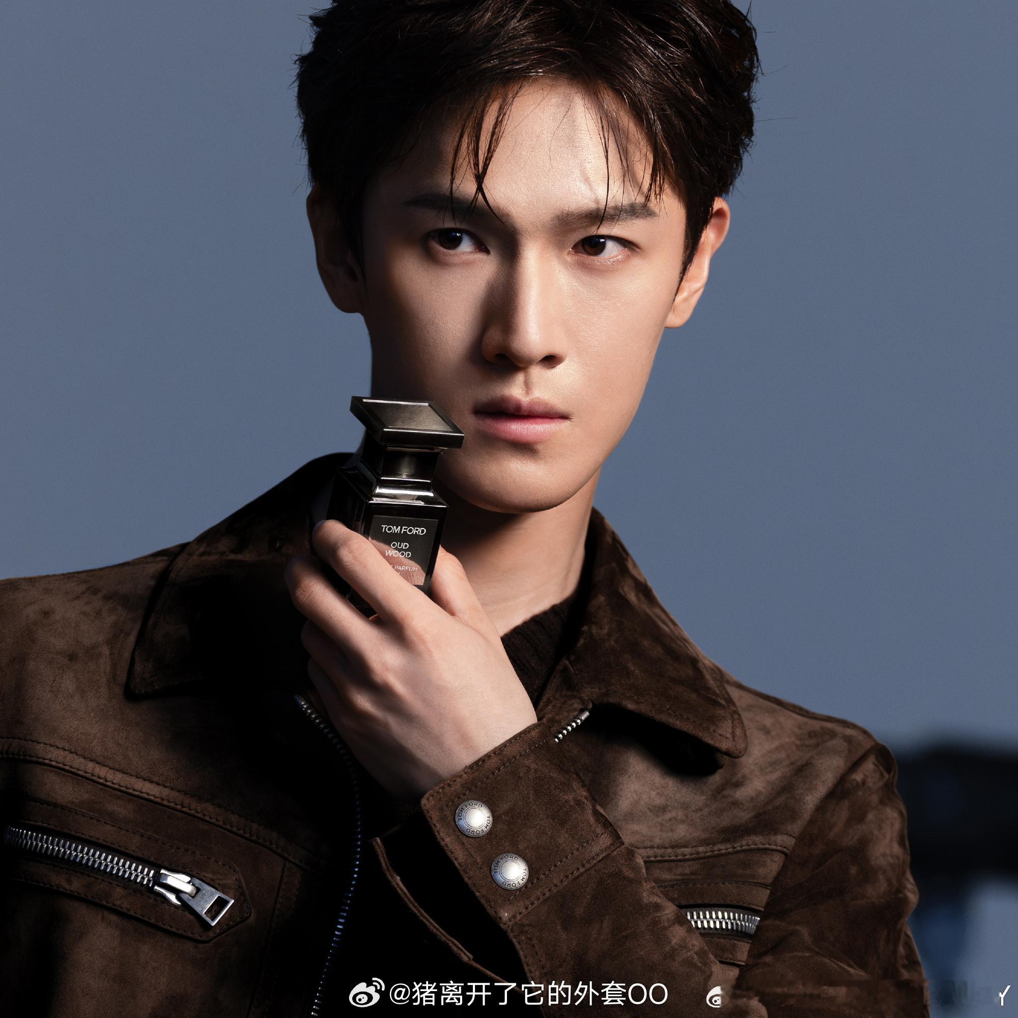 李昀锐最新商务大片，这个风格也好适配啊，英气俊朗感！！[打call][打call