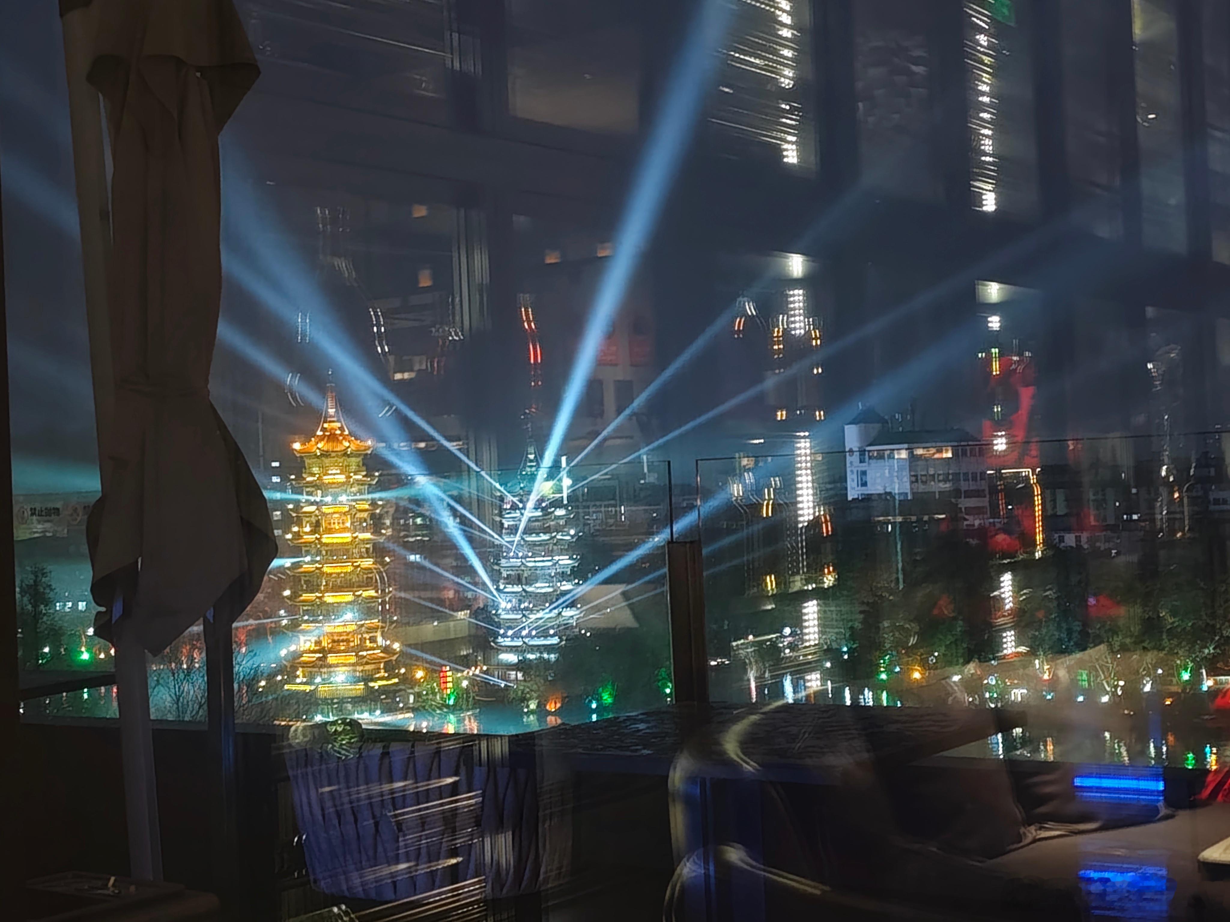 天地三章·默斋主人原创七言古体诗其一 鸿蒙纵棹银河放棹破鸿蒙，万仞崩云射日弓。浪