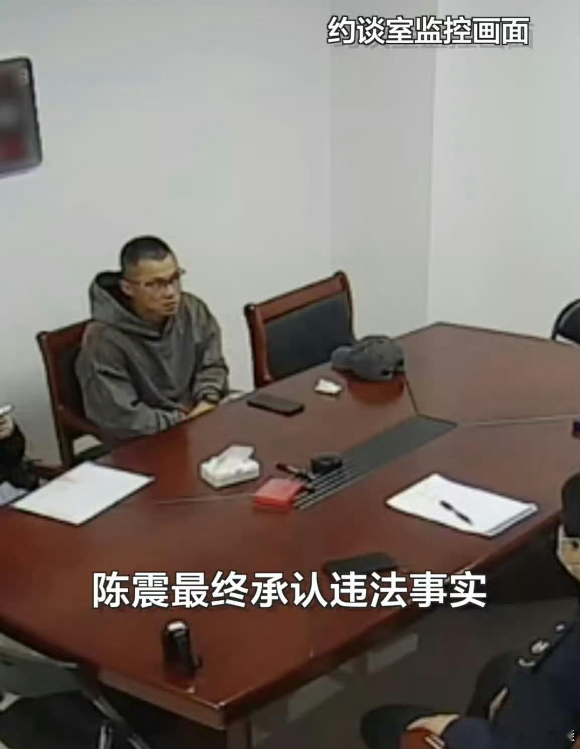 我觉得陈震很厉害的一点是，无论他遇到什么负面事情，平常都能和没事人一样，心理素质