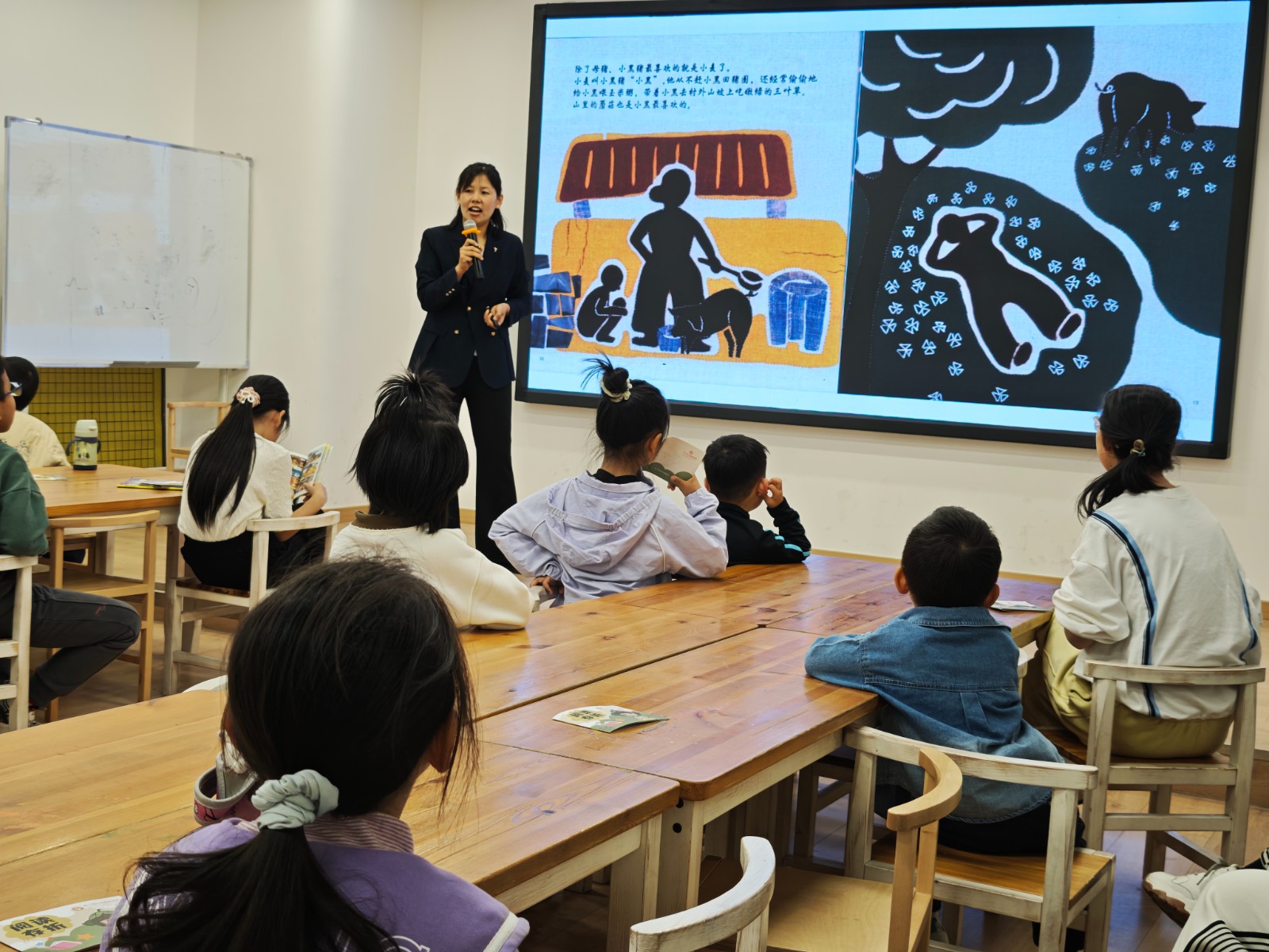 临沂市图书馆举办丰子恺儿童图画书奖获奖作品《一只特立独行的猪》分享会