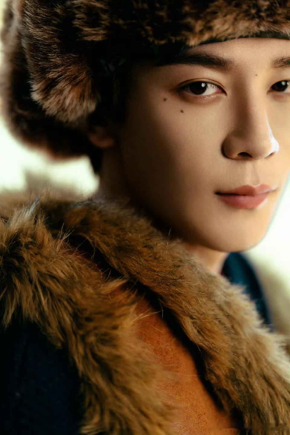 夏之光带着光头强造型来好六街啦，这造型一出现就引发了大家的欢呼。他用自己的方式诠