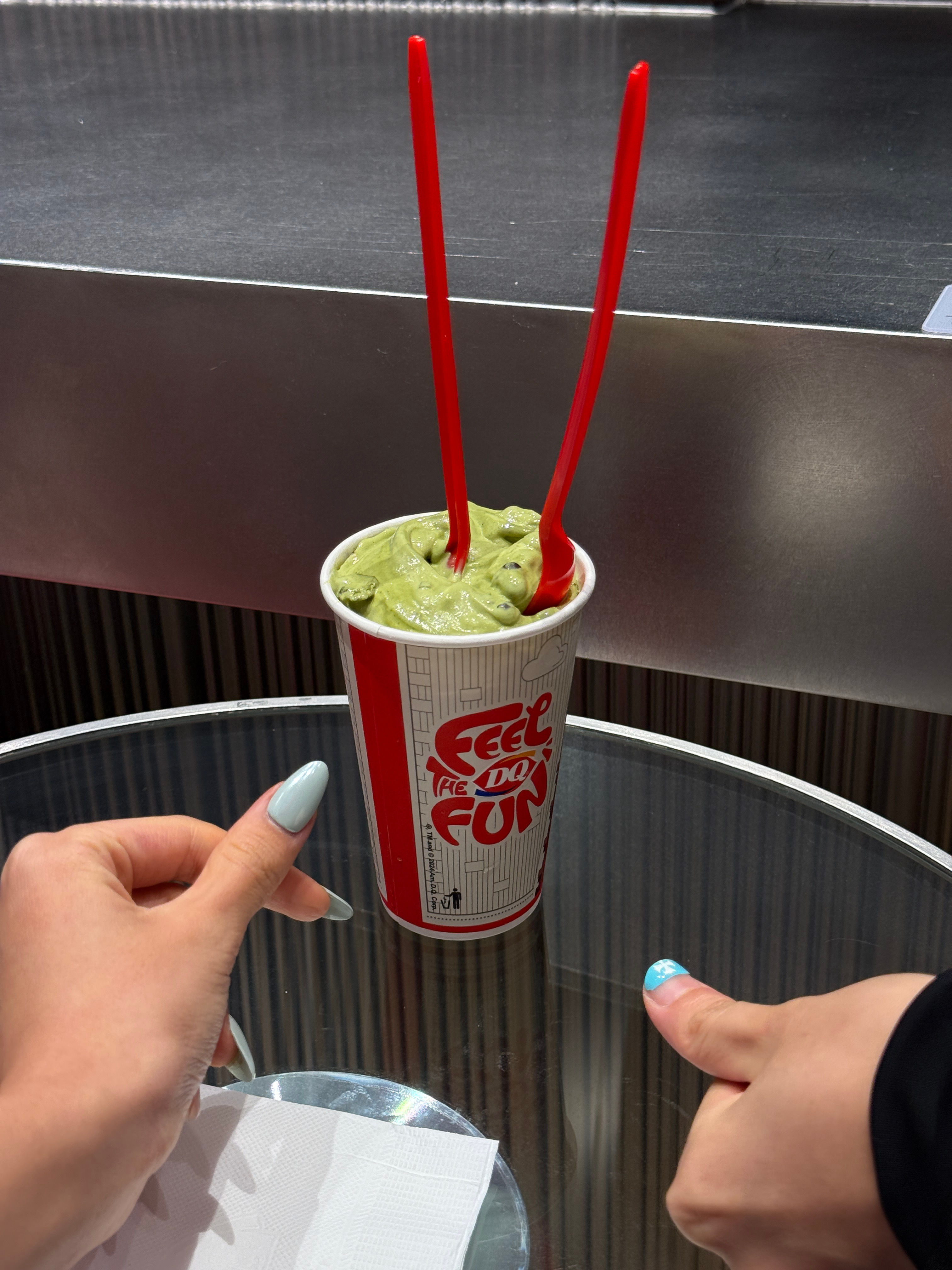 晚上骑车去家附近和闺蜜吃糖水和冰淇淋[熊猫]晚上好冷呀完全不像9月的天气 ​​​
