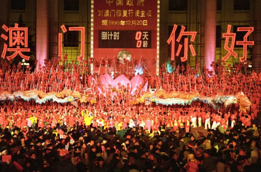 澳门之所以不闹腾，不闹独立，不闹分裂，不闹反共，甚至不闹亲台亲美，最重要的原因是