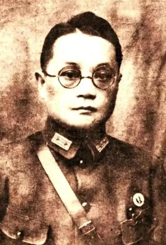 1949年11月，潘文华在家中会客，与刘文辉、邓锡侯谈论起义的事，但他发现，每当