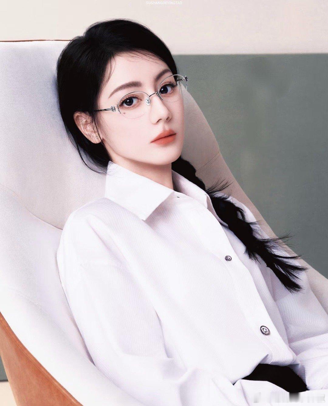 🍉迪丽热巴目前有几个新代言，🍦是等天气暖点宣 