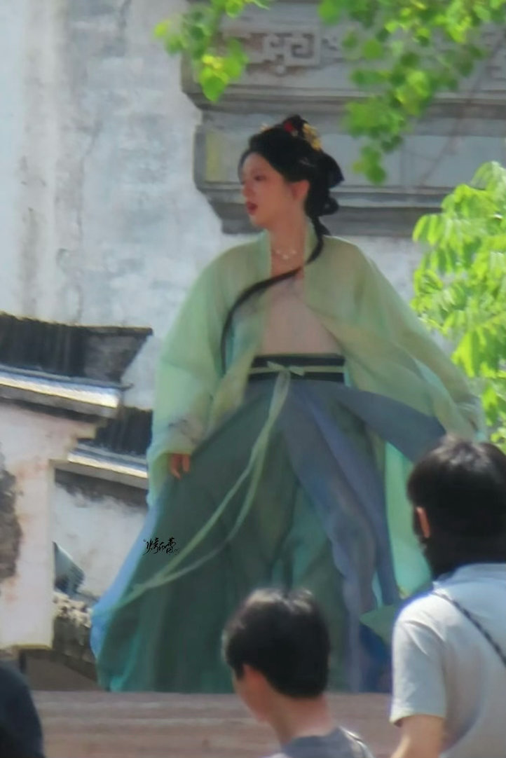爱奇艺拿出虞书欣周也田曦薇王炸一瓯春→一瓯夏欧巴真的快来了嘛小红楼堂堂来袭周也