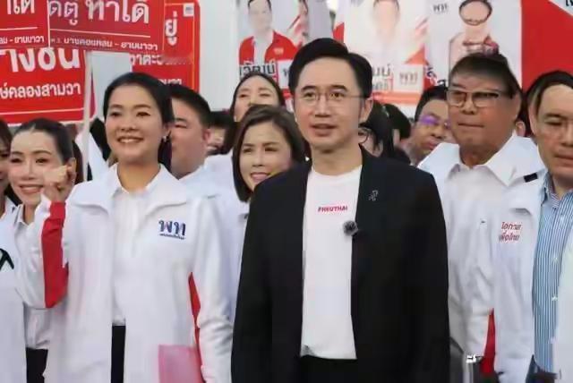 泰国最新民调，引发政坛大地震，佩通坦表哥逆袭，超阿努廷居榜首