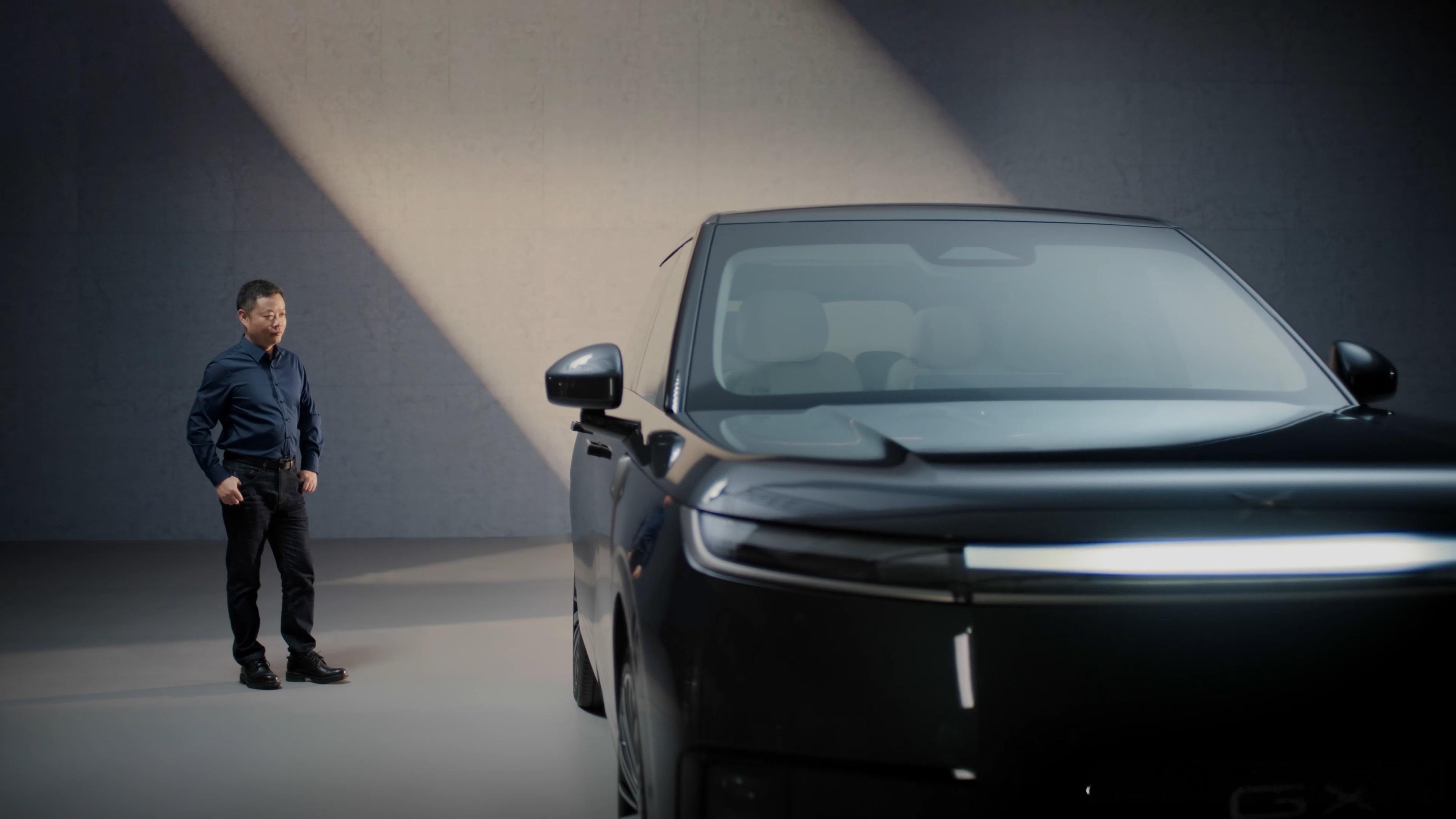 大师兄沉浸式体验小鹏GX，大气啊！小鹏的大六座SUV要来了，外观咋样？何小鹏沉浸