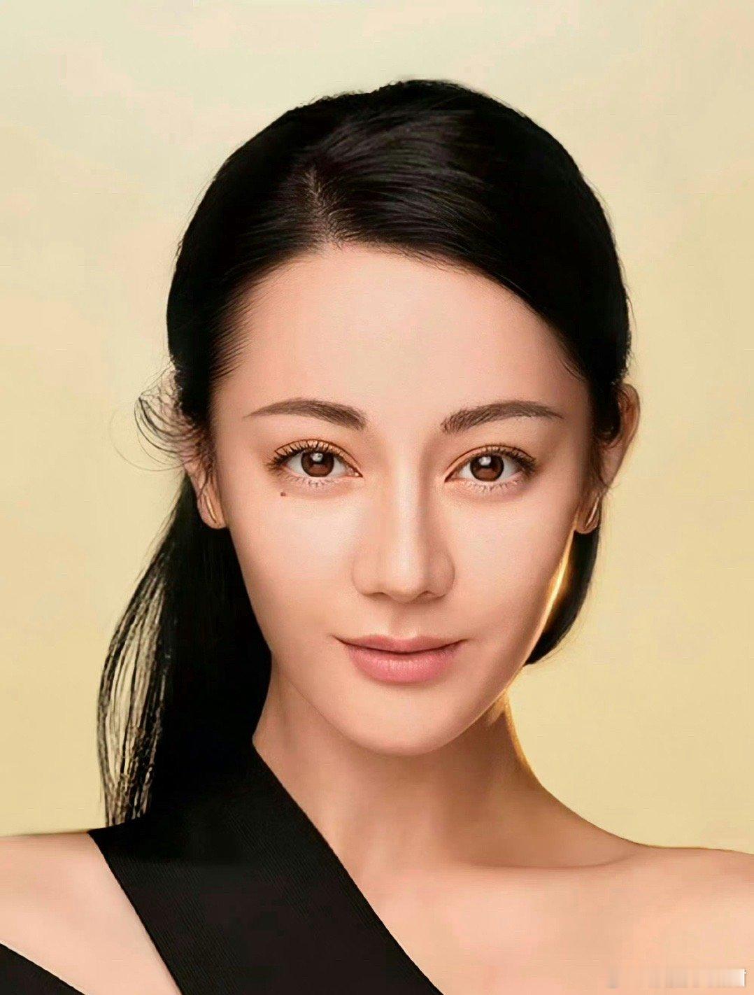 迪丽热巴护肤大片 ​​​