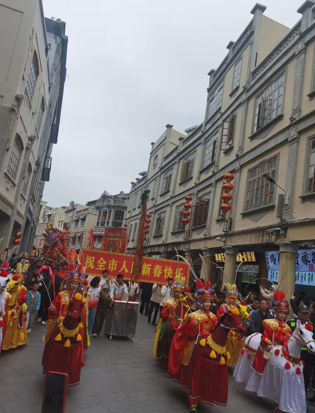 现在看来东北的年味不如小时候了。记得以前做生意的都是初七营业，现在我看沈阳、大连