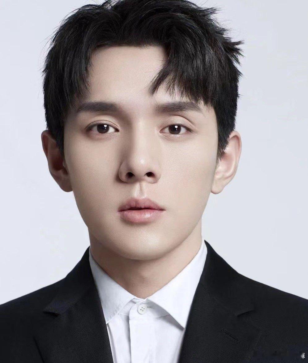 李佳琦的面相真是变了#李佳琦说旺旺离职不会挽留# ​​​