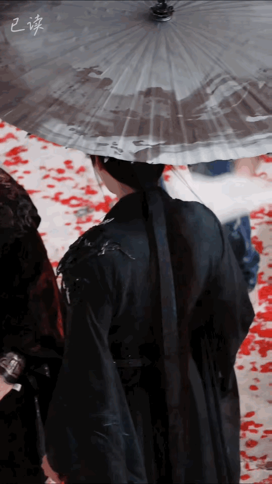 张元英转圈在香港演唱会上演，现在还有人模仿这个破动作吗，一点都不雅观，这个动作性