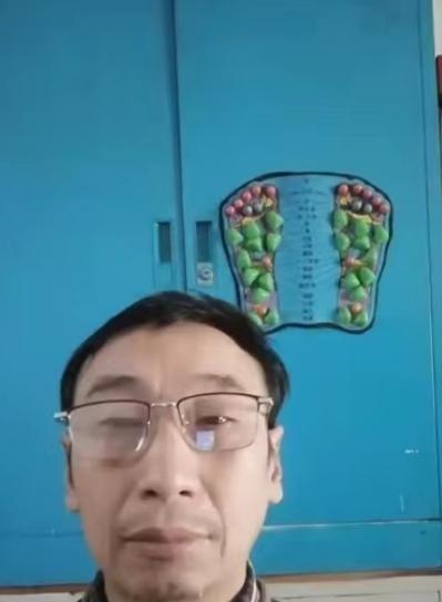 现在咱们面临的最大问题，不是台湾问题，也不是咱们与美国的问题，更不是中日冲突，而