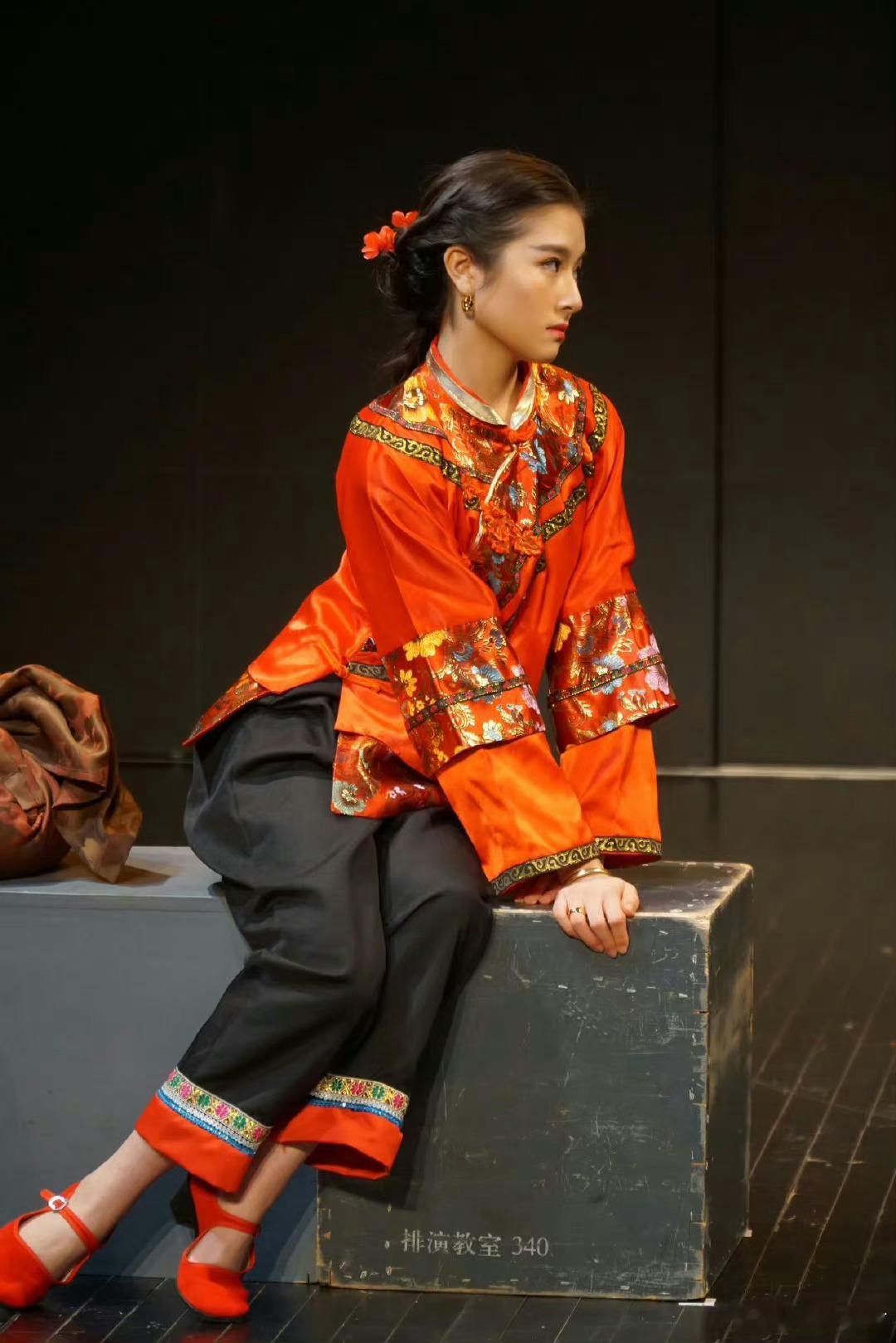 李兰迪19年期末考试作品《原野》金子，有种巩俐劲劲儿的感觉，她演电影应该也很上镜