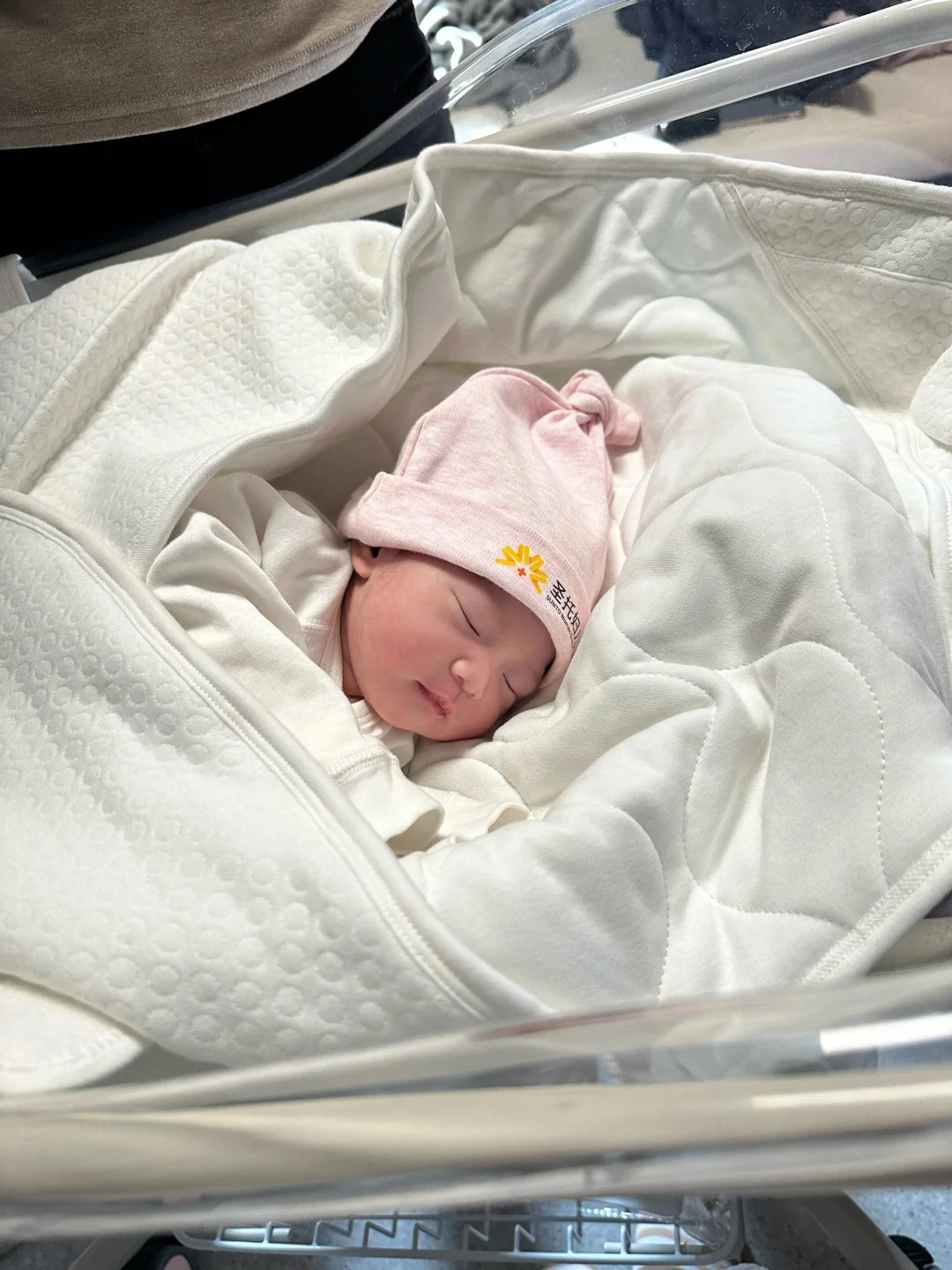 6.8斤，女宝，顺产根本不是网上说的那样简单