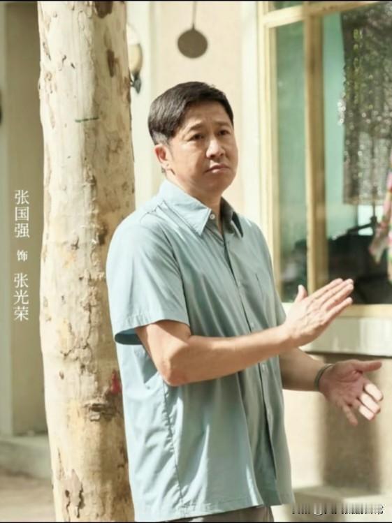 《主角》好看是真的好看，但全剧唯一的败笔就是——张国强。

因为他太胖了。

不
