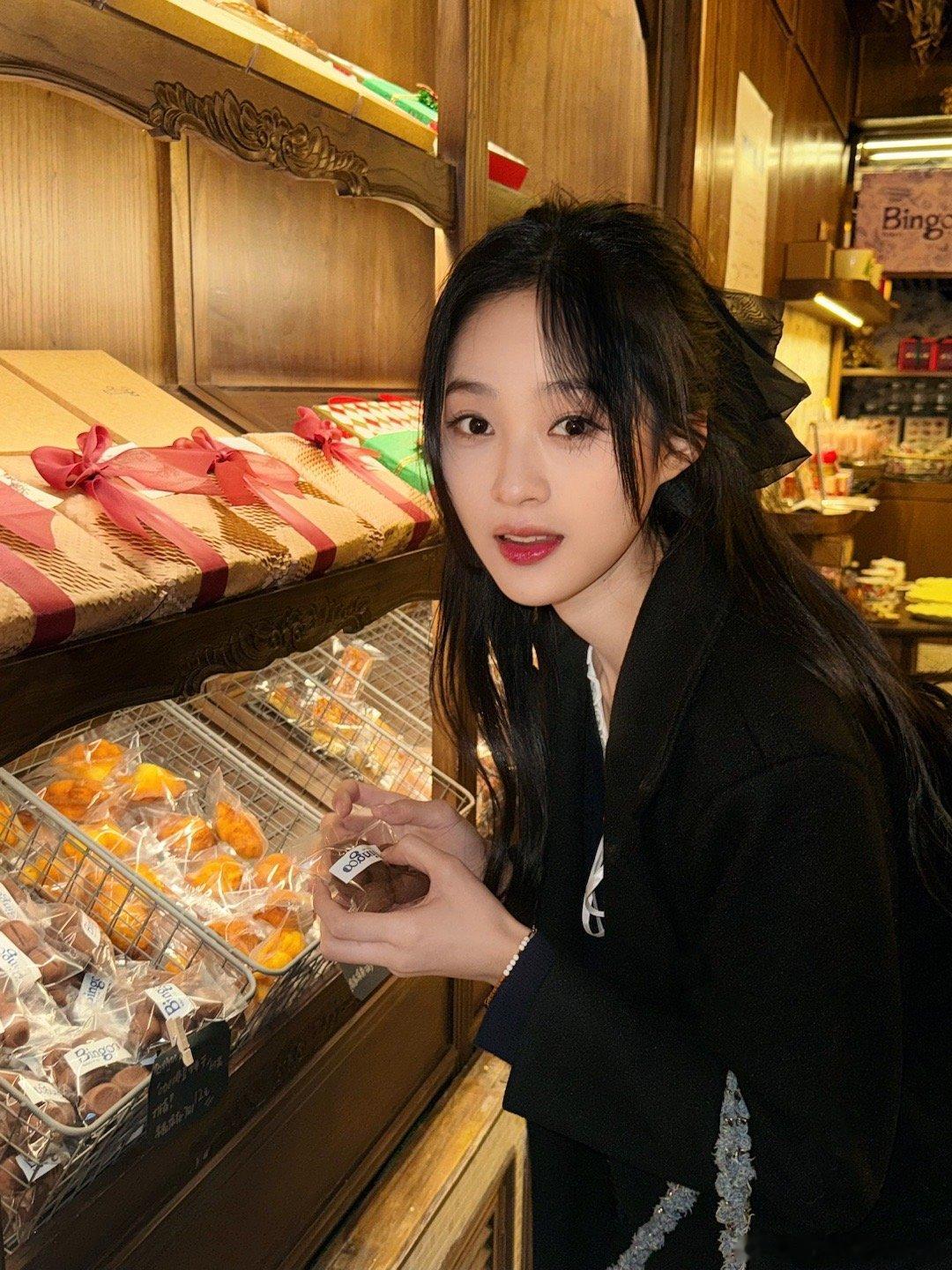 ☁️不勇敢的人永远不快乐🥨ci了好ci的司康🍪～路边的小🐰阔爱^～^ ​​