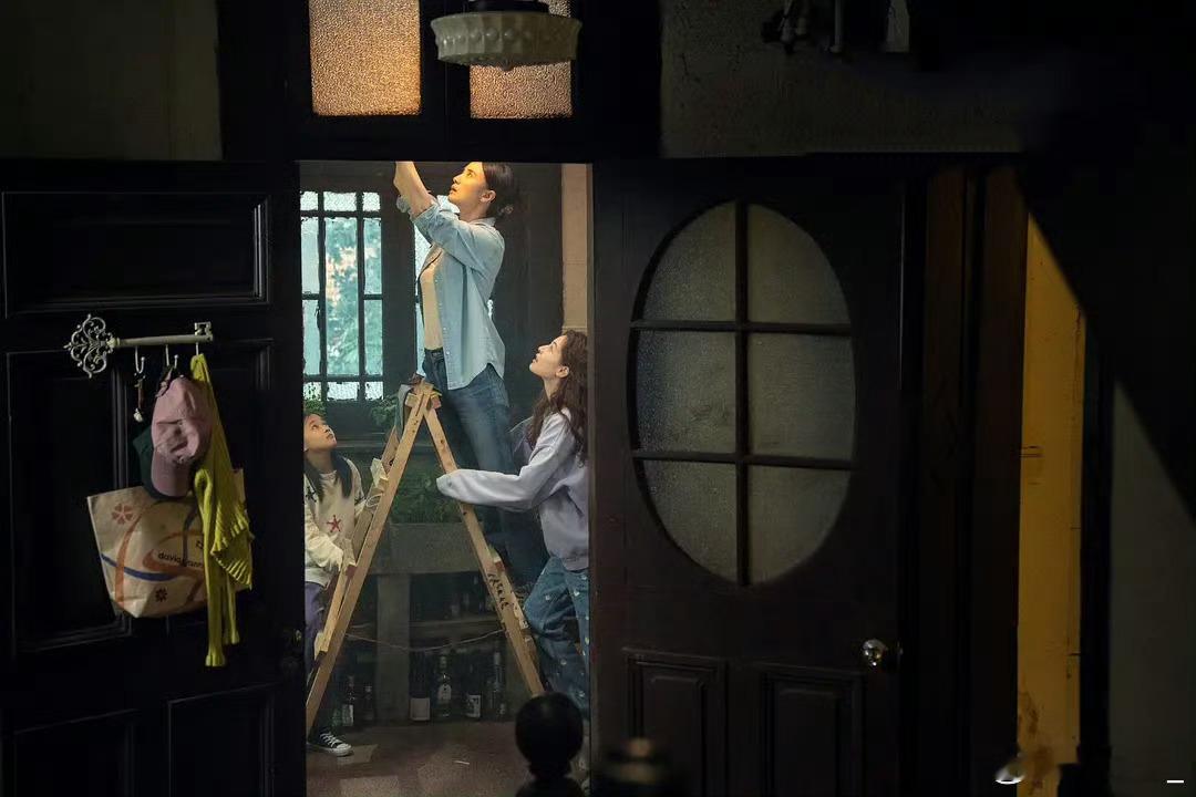 好东西 地铁女孩 《好东西》是一部值得反复品味的电影。它不仅让观众看到了女性之间