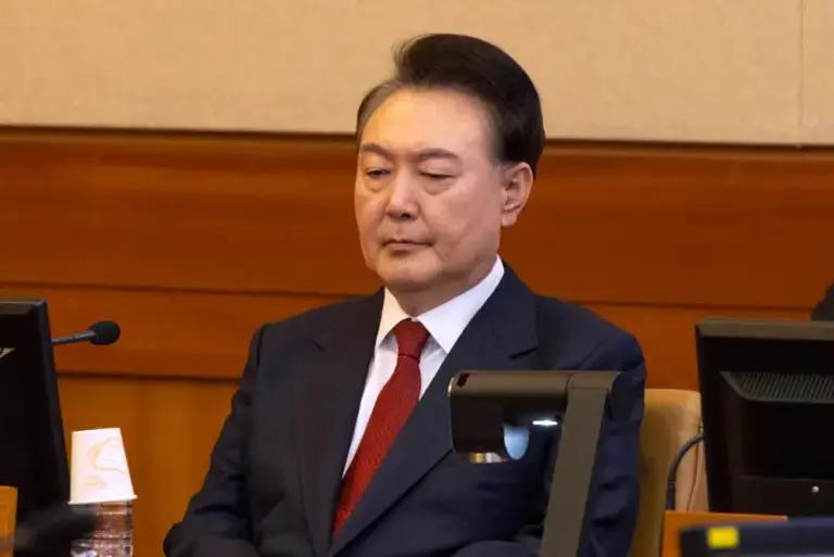 【韩国法院判处前总统尹锡悦7年监禁，罪名包括拒捕】4月29日，韩国一家上诉法院判