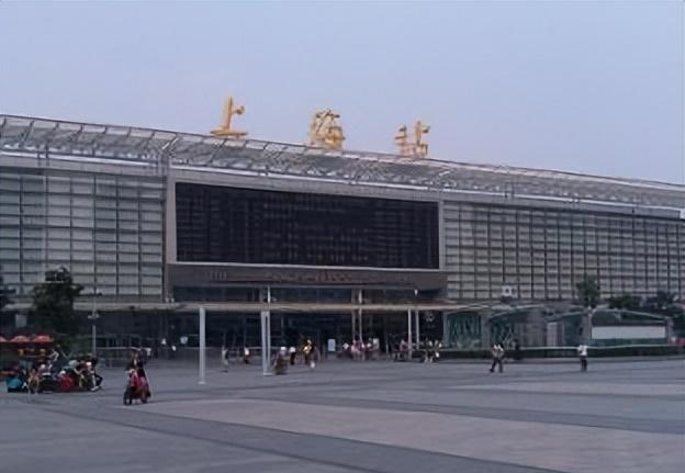 2002年，8岁的小男孩，仅仅因为父亲的一句话，就赌气离家出走。

这句话像一把