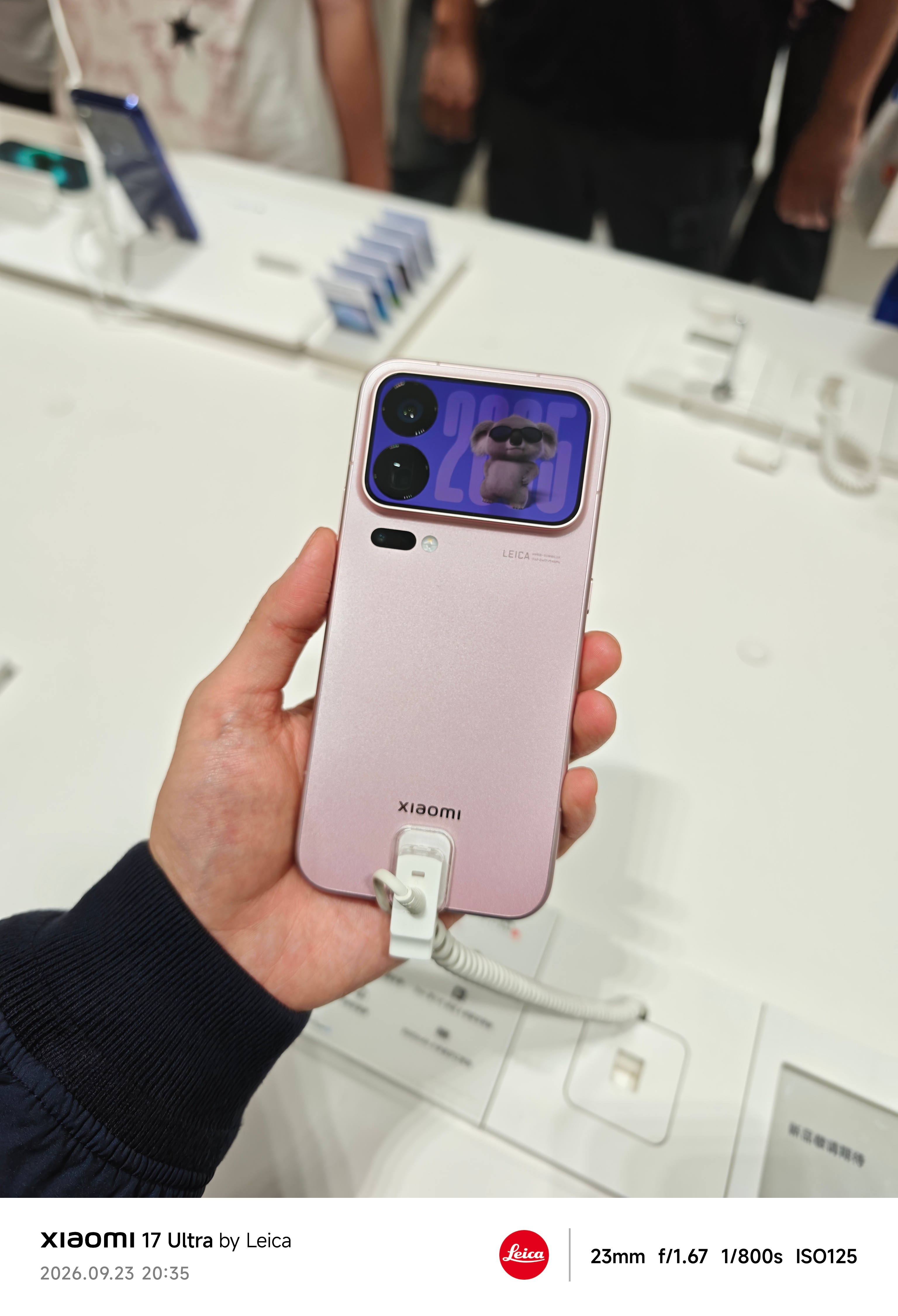 我很喜欢小屏Pro！！！小米18pro但摸完ProMax后，发现大小屏只差100